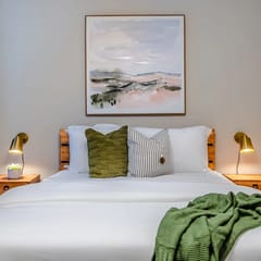 NEW! Urban Comfort | KING Bed Centrally Located