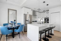 Modern Townhome - Rooftop &  Backyard Garage - Image 2