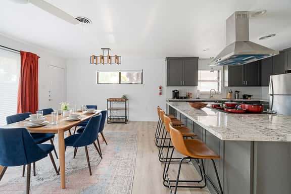 The Oak | King Bed & HUGE Backyard - Image 1