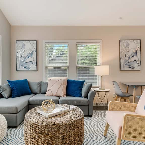 Luxury Townhome | Pet Friendly - Image 1