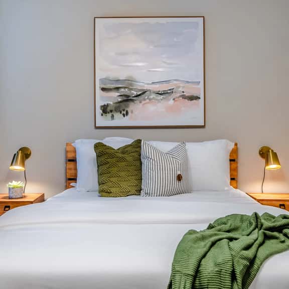 NEW! Urban Comfort | KING Bed Centrally Located - Image 1