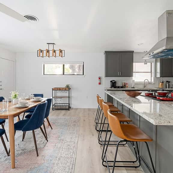 The Oak | King Bed & HUGE Backyard - Image 1