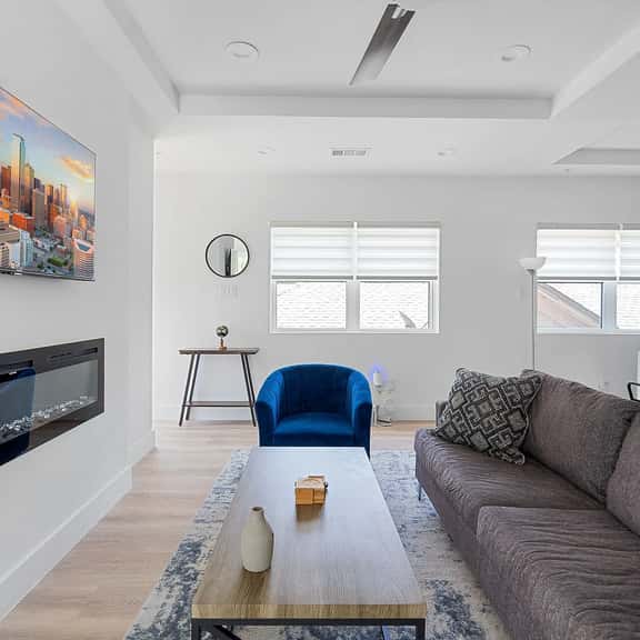 Modern Townhome - Rooftop &  Backyard Garage - Image 1