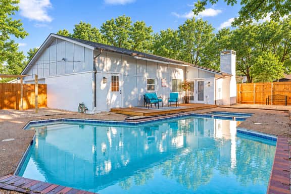 Haven House | King Bed & Backyard + Pool - Image 2